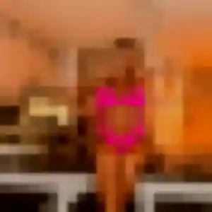 Elena, 25 ans, en ligne à Achicourt pour une rencontre coquine