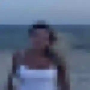 Découvre Hilary, 33 ans à Cappelle-la-Grande en privé