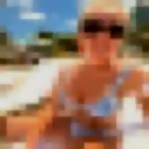 Flore, 21 ans, disponible à Châtillon-sur-Chalaronne pour un plan cul