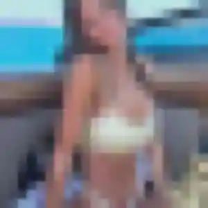 Contacte Anne-Laure, 25 ans à Chevreuse en privé