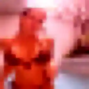 Laurence, 25 ans, connectée à Cranves-Sales pour un plan cul