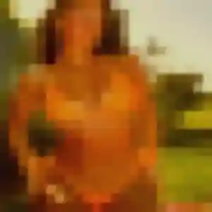 Découvre Azalee, 33 ans à Gaillon en privé