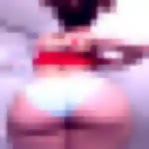 Inaya, femme de 45 ans propose plan cul à Gerzat