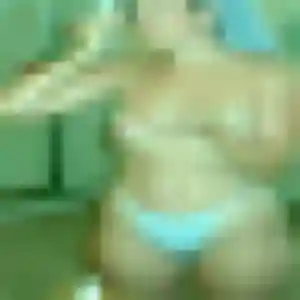 plan cul à Gruissan : photo de Adelaide, 25 ans - accès libre