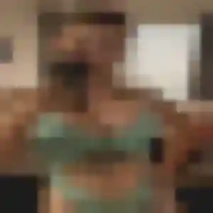 Elena (28 ans) à Les Lilas attend un plan cul aujourd'hui