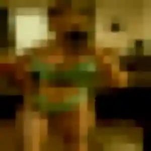 Dounia, 25 ans, en ligne à Ludon-Médoc pour un plan cul