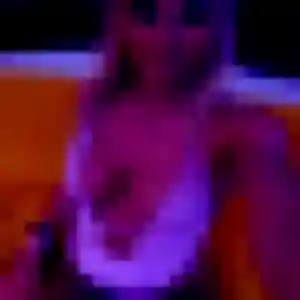 Contacte Karine, 28 ans à Saint-André gratuitement