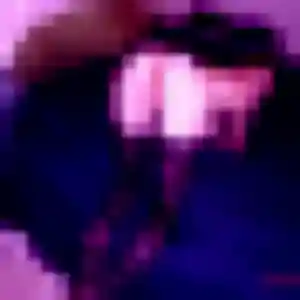 Charmante Domitille, 33 ans à Saint-Cyr-sur-Mer - voir sa photo